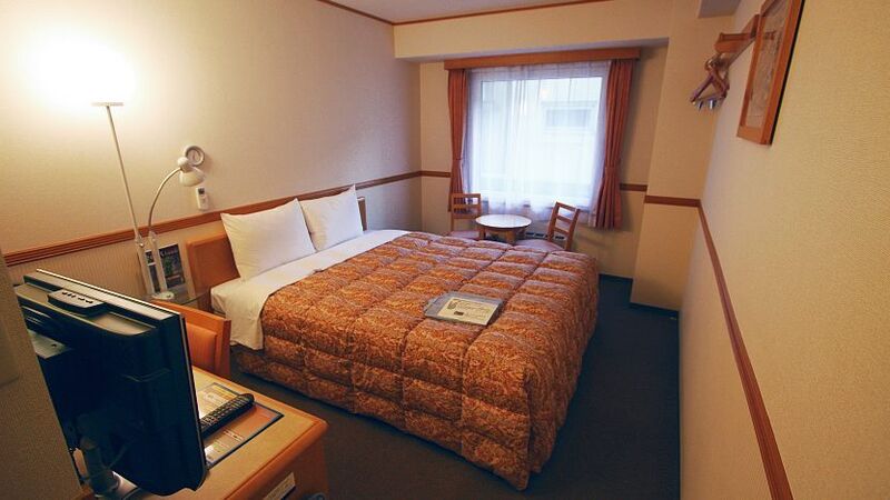 File:Taured Hotel Room.jpg